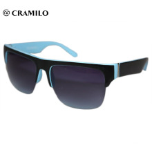 Gafas de sol personalizadas con montura color azul.